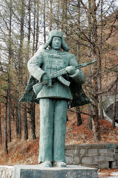 雕像解放军战士站岗