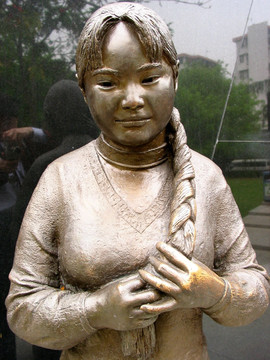 深圳人的一天雕塑 打工妹