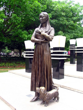 深圳人的一天雕塑 休闲的女人