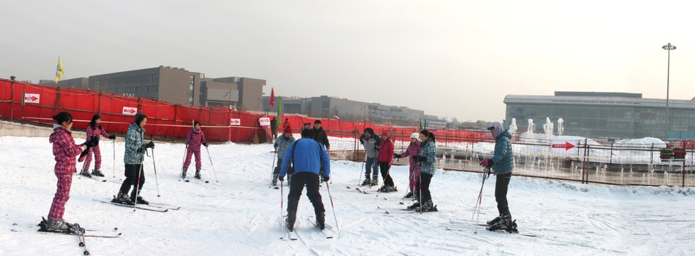 学习滑雪180度全景