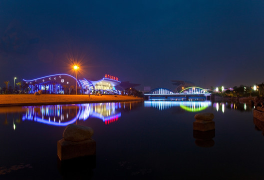 汉通游泳馆夜景