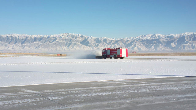 推雪车