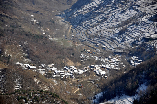 山村初雪