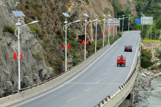 汶川县城公路太阳能路灯