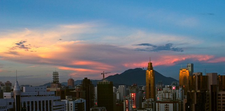 遠眺梧桐山