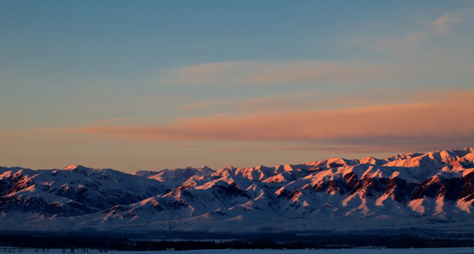 雪山夕阳