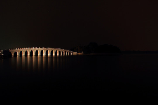 十七孔桥和南湖岛夜景