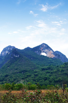 阳朔月亮山