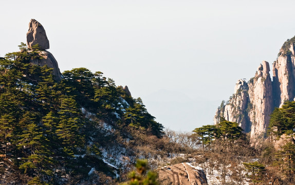 黄山飞来石