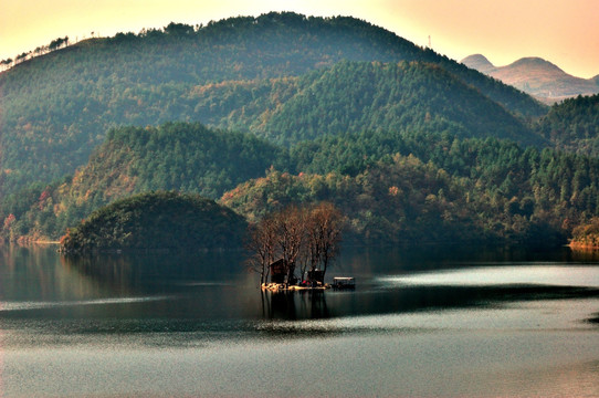 湖光山色