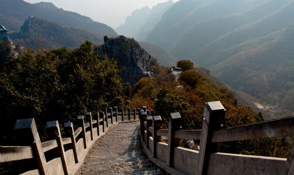 山间步道