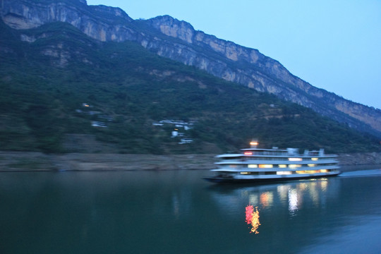 夜行西陵峡（非高清）