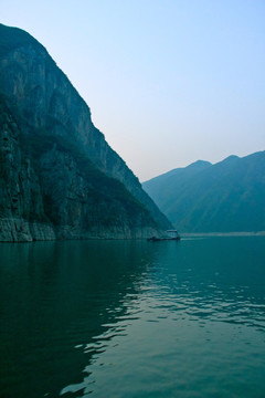 夜行西陵峡