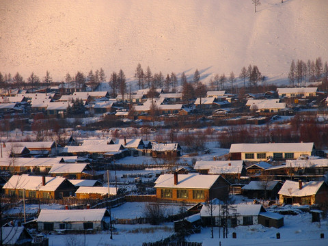 山林人家冬景