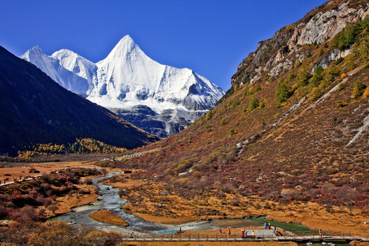 夏诺多吉神山 雪山