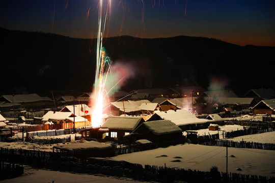 雪乡村庄 燃放焰火