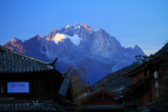 雪山夕照