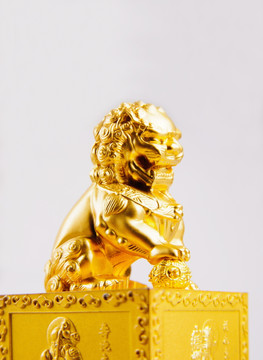金色石狮子