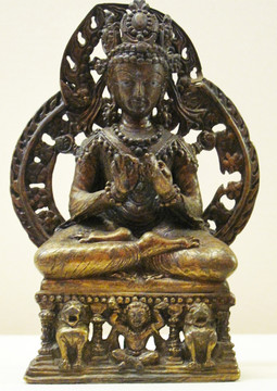 宝冠释迦牟尼佛坐像