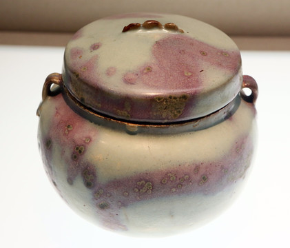钧窑月白釉紫斑盖罐