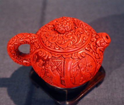 雕漆剔红茶壶