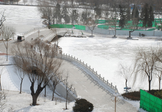 水上雪景