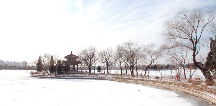 水上雪景