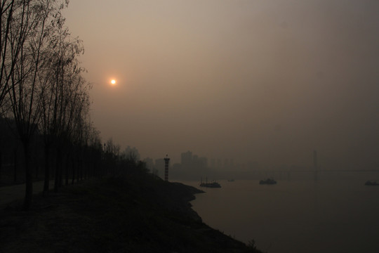 黄昏江岸