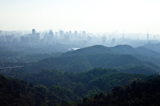 雾霭城市 群山