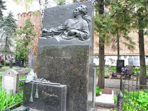 奥斯特洛夫斯基墓