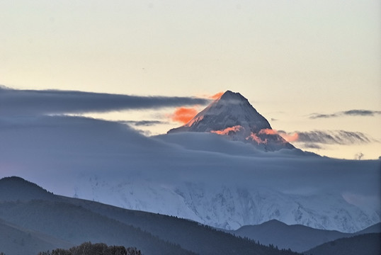 贡嘎雪山