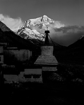 西藏定日绒布寺