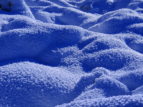 优美线条的雪包