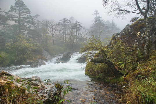 山涧水清