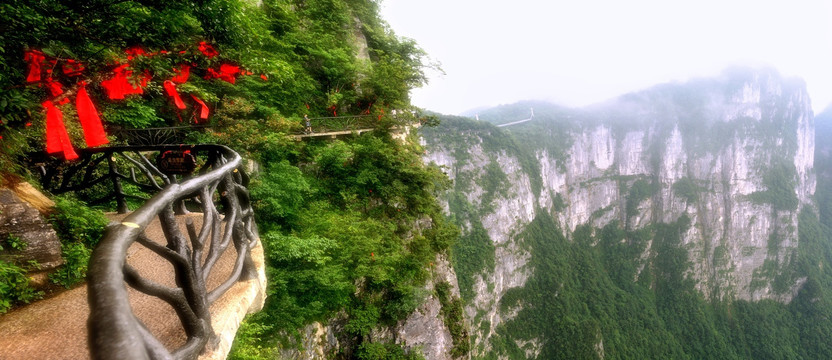 张家界天门山鬼斧栈道