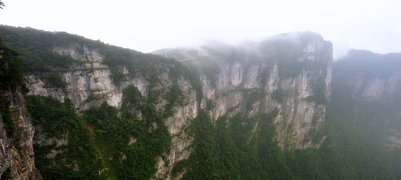 张家界天门山鬼斧栈道