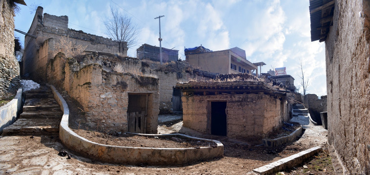 汶川布瓦羌寨土房风光