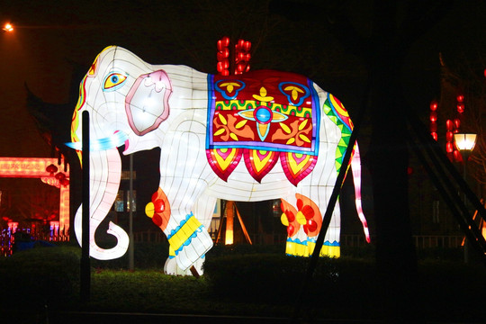 2013重庆园博园国际迎春灯会展之大象夜景景观