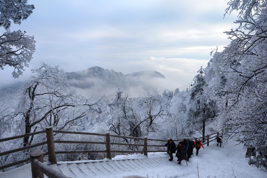 峨眉山雪景