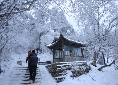 峨眉山雪景