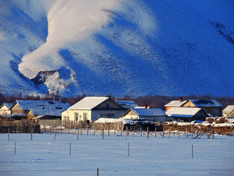 边陲村庄雪景