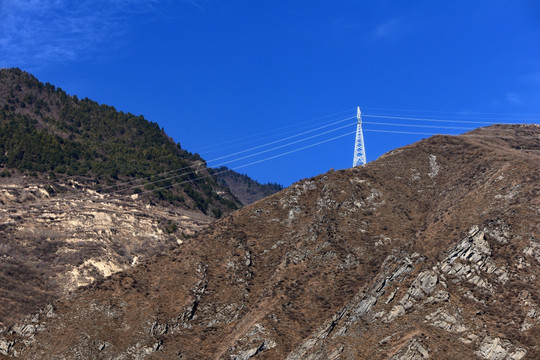 四川理县甘堡山间铁塔