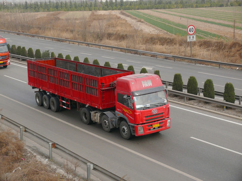 高速路货车