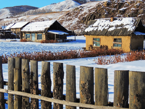 雪色山村农家