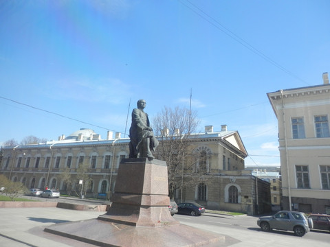 莫斯科大学创始人罗蒙诺索夫铜像