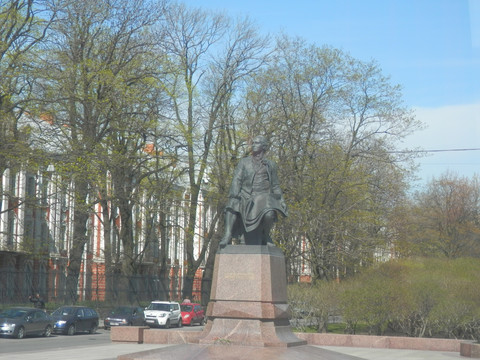 莫斯科大学创始人罗蒙诺索夫铜像