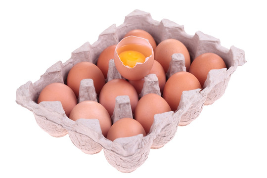 打碎的鸡蛋在鸡蛋上面