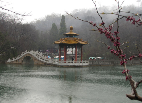 雨中琅琊山深秀湖