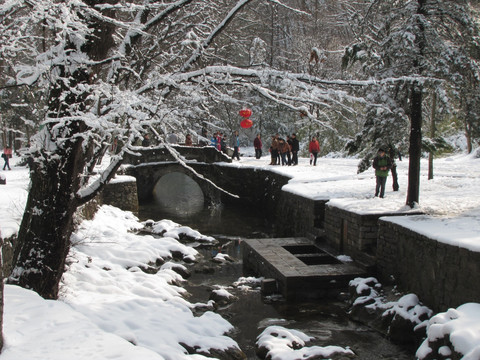 雪晴琅琊山让泉涌