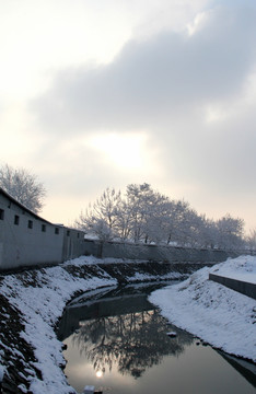 雪景护城河